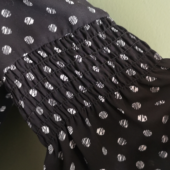 Spense Abstract Polka Dot Smocked Sleeve Detail Flowy Keyhole Back Sz L - Picture 4 of 9